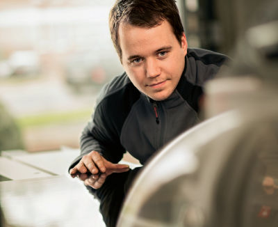 A photo of a man using an Altendorf panel saw