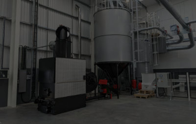 A photo of an engineer using a Kuper ZFS 3200 veneering machine.